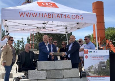 Pose de la 1ère pierre